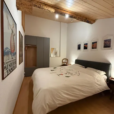 Renovated Traditional In Car-free Chalet