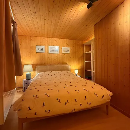 Renovated Traditional In Car-free