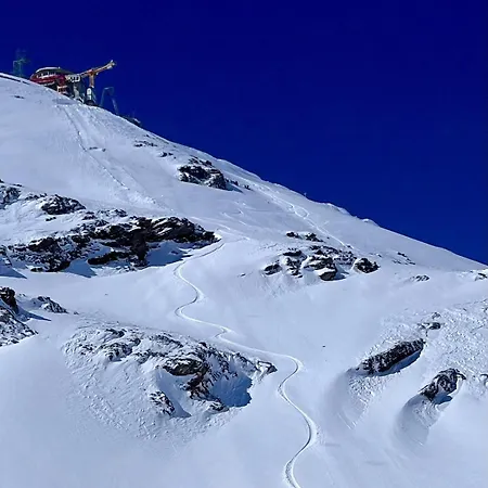 Renovated Traditional In Car-free *