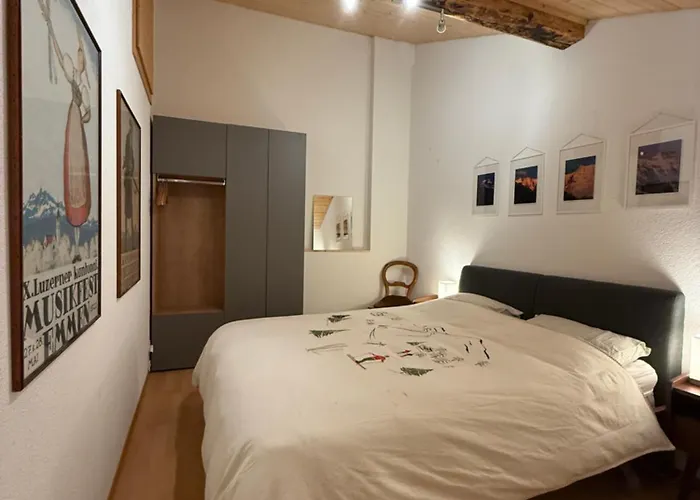 Renovated Traditional In Car-free Chalet