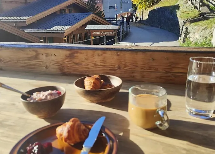 Renovated Traditional In Car-free Chalet *