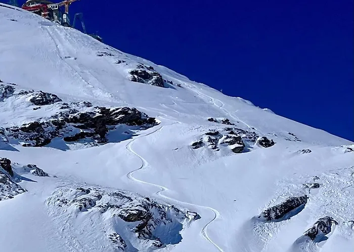 Renovated Traditional In Car-free *