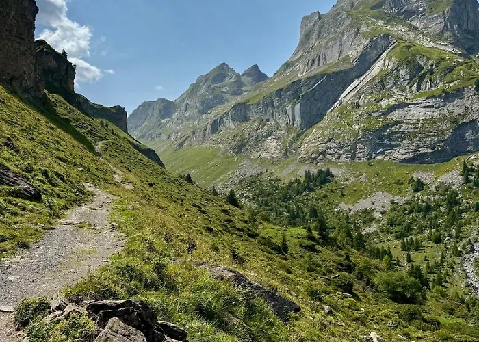 Renovated Traditional In Car-free Chalet