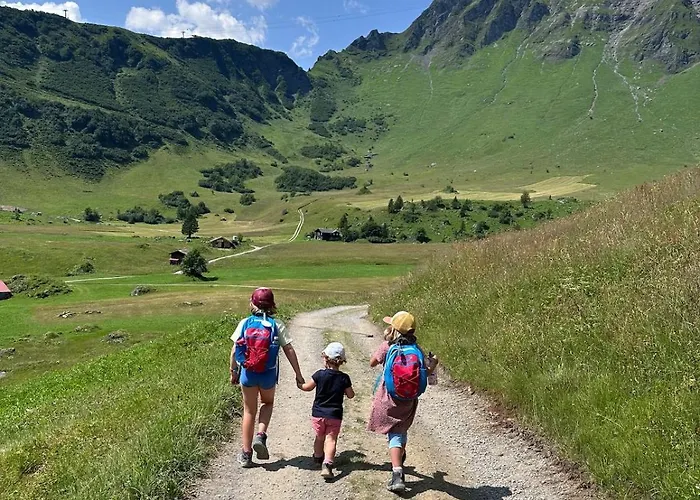 Renovated Traditional In Car-free Chalet Mürren