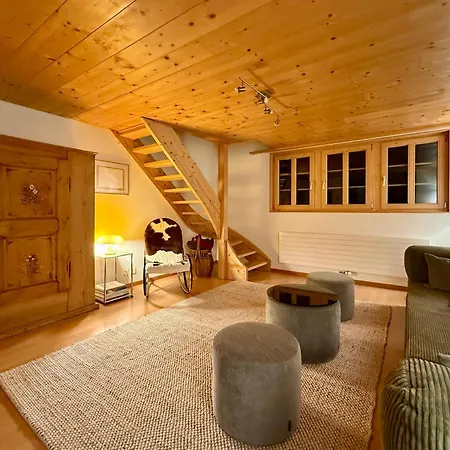 Chalet Renovated Traditional In Car-free Mürren